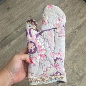 Anthropologie Quilted Floral Oven Mitt